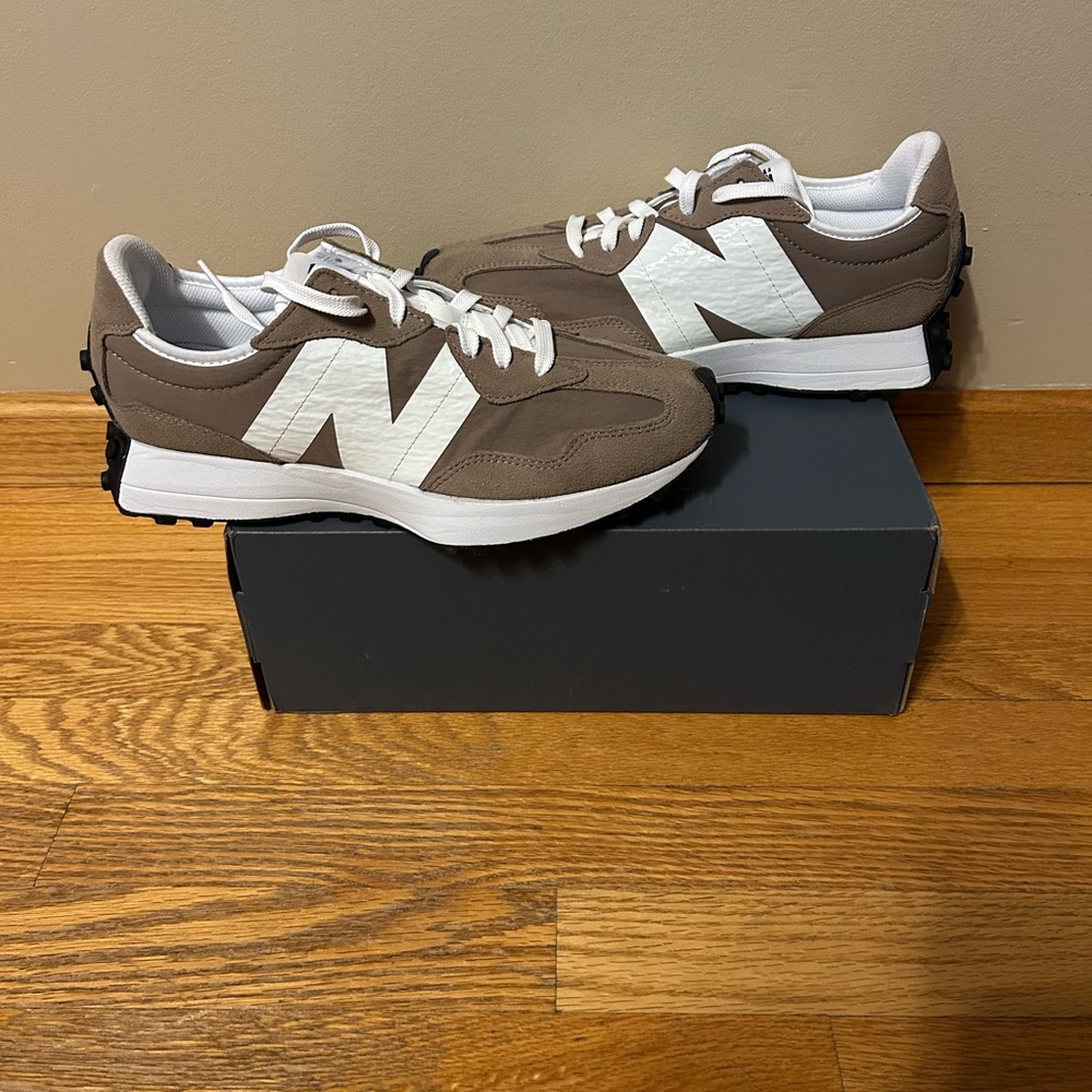 New Balance 327 Size 10 “Mushroom” Sneaker